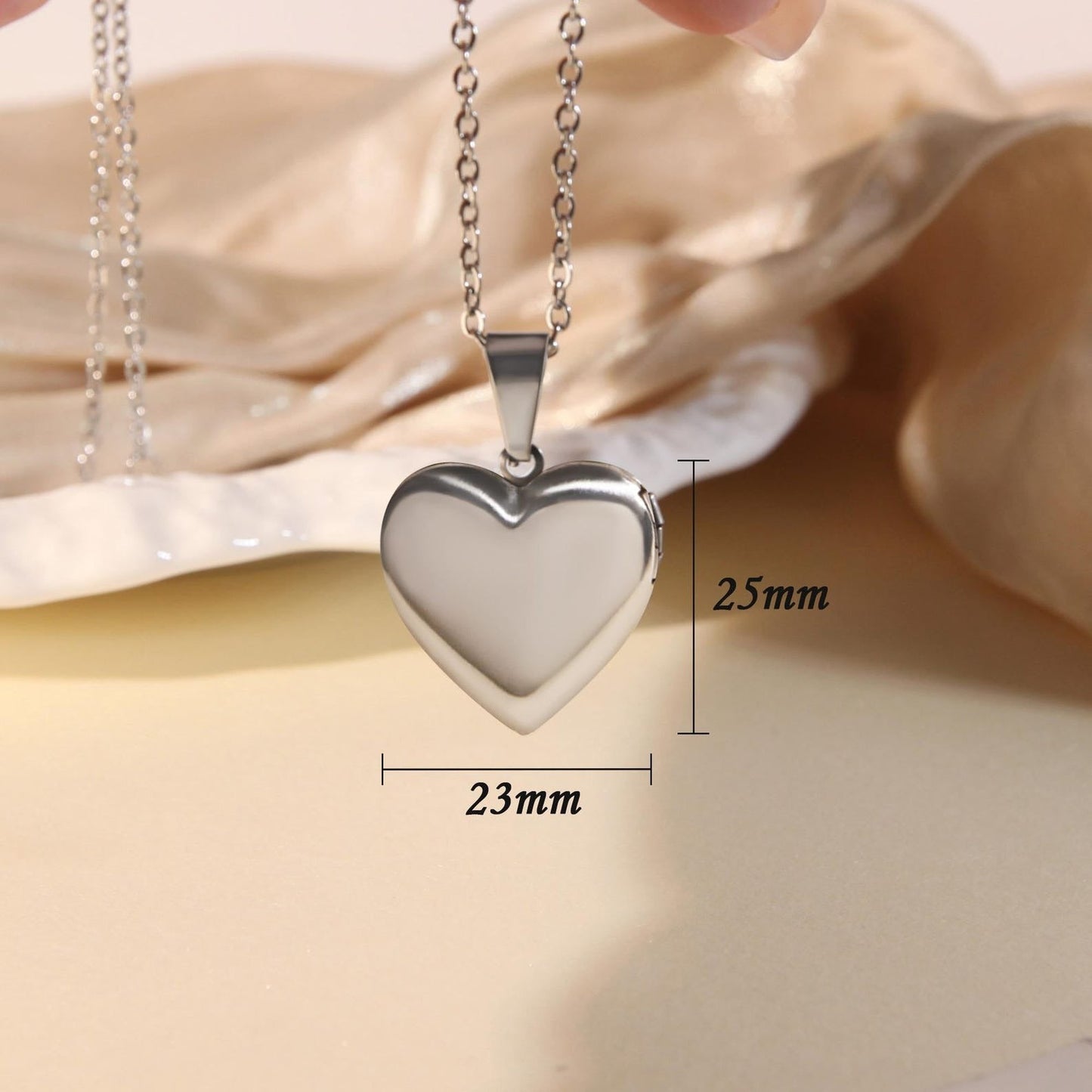 Lasergraviertes Herzmedaillon – DIY-Fotokette zum Muttertag