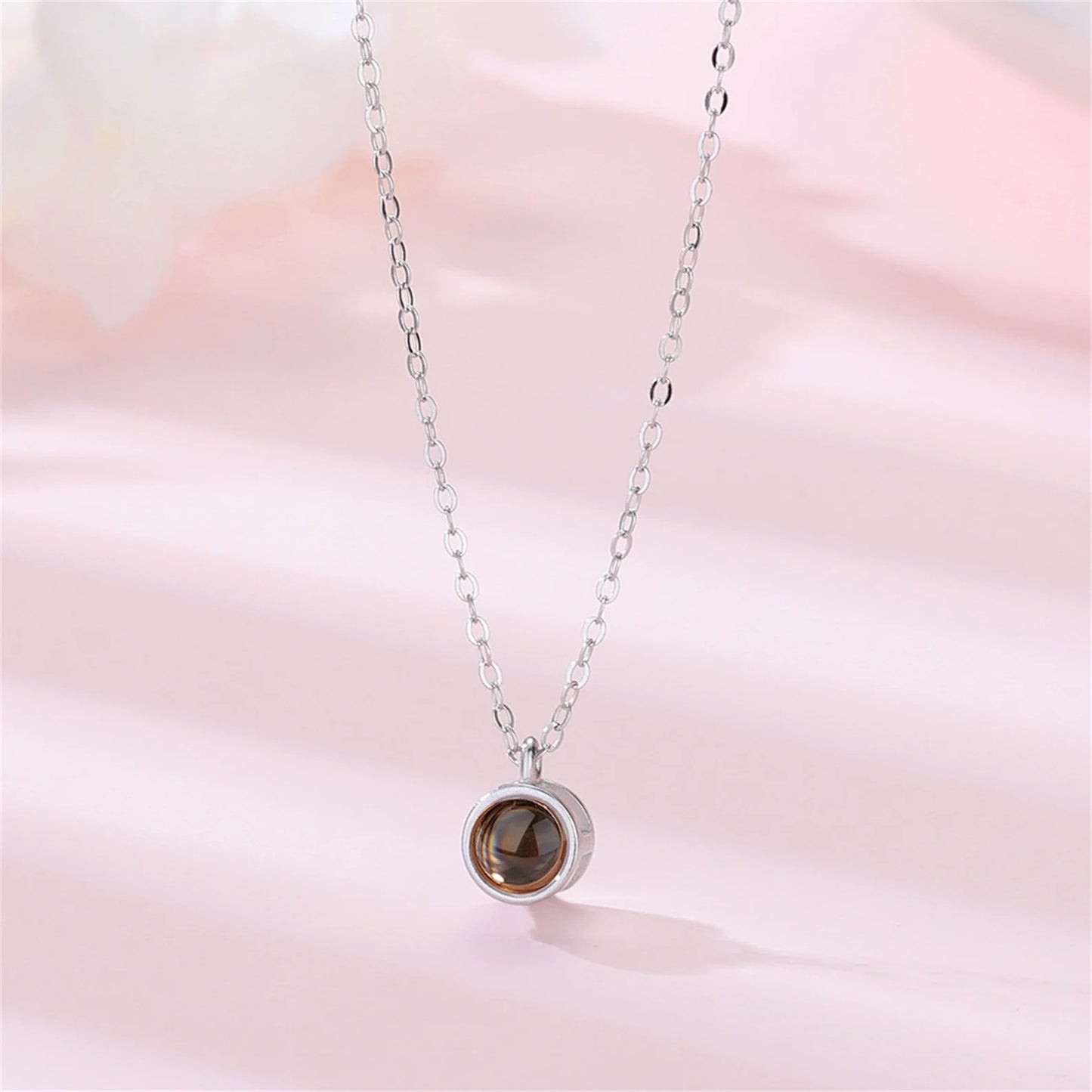 Circle-Shaped Projection Photo Necklace