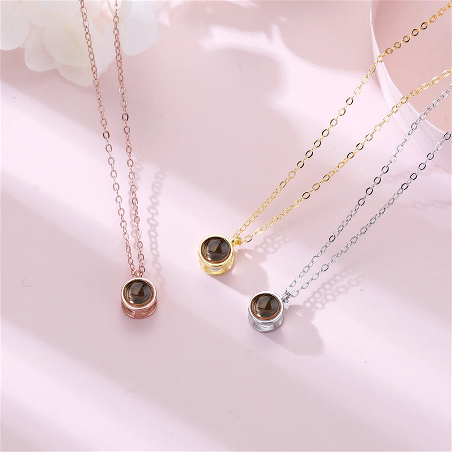 Circle-Shaped Projection Photo Necklace