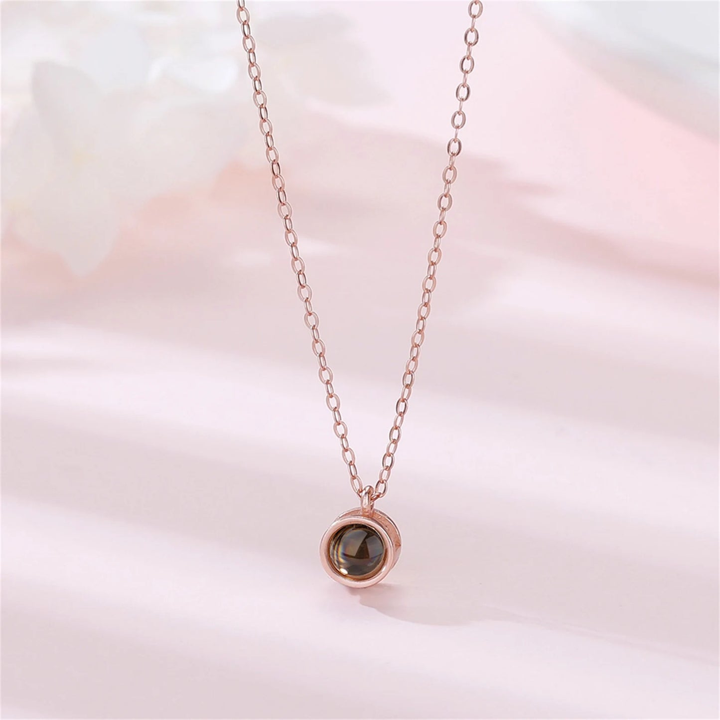 Circle-Shaped Projection Photo Necklace