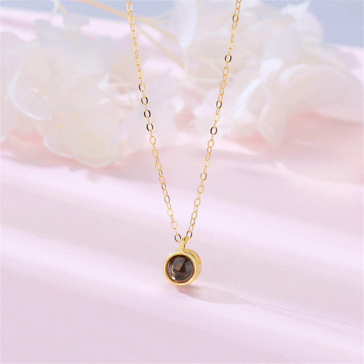 Circle-Shaped Projection Photo Necklace